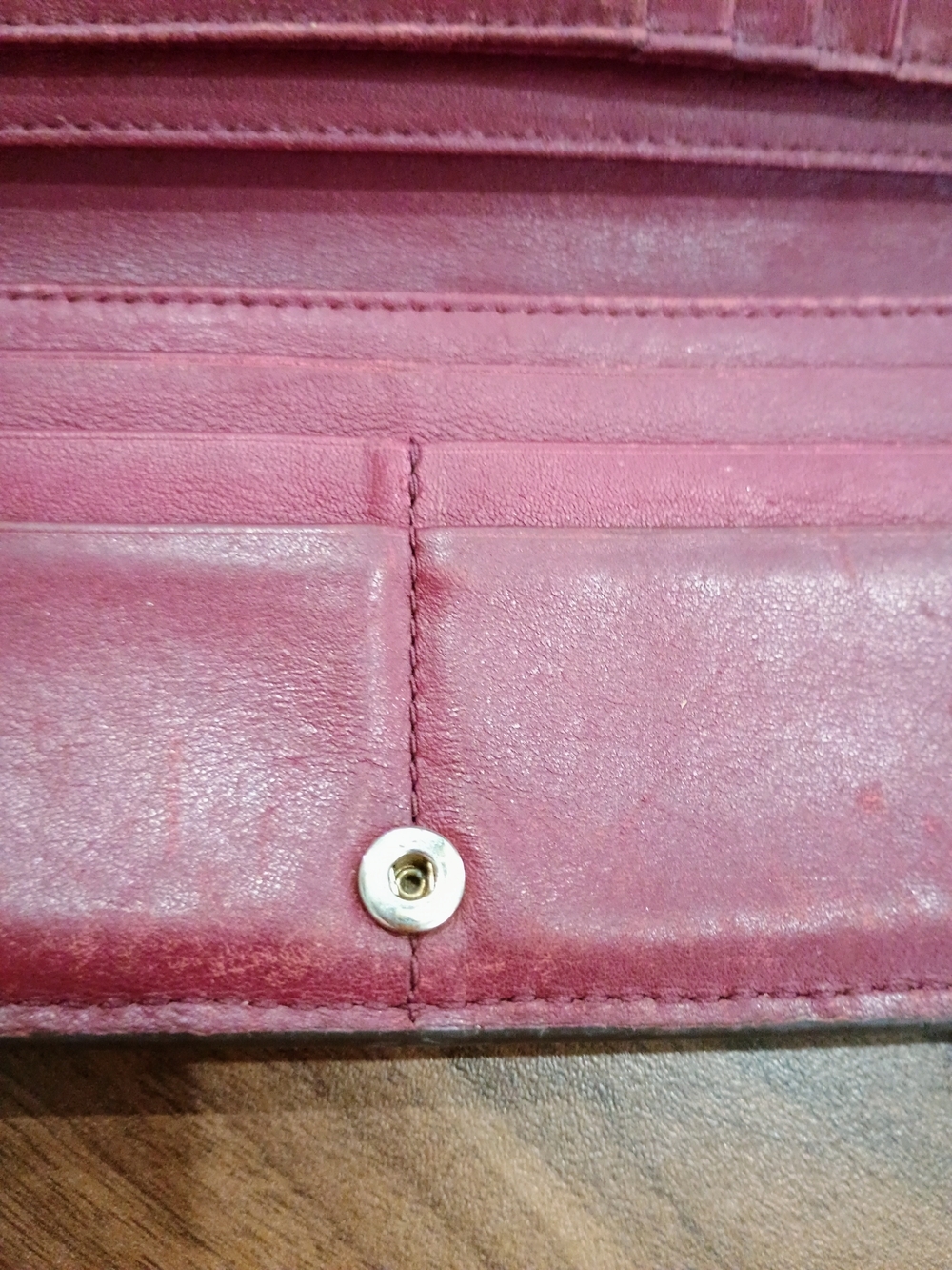 Tory Burch Patent Leather Zip Wallet in Light Cream with Gold Logo - Picture 9 of 12
